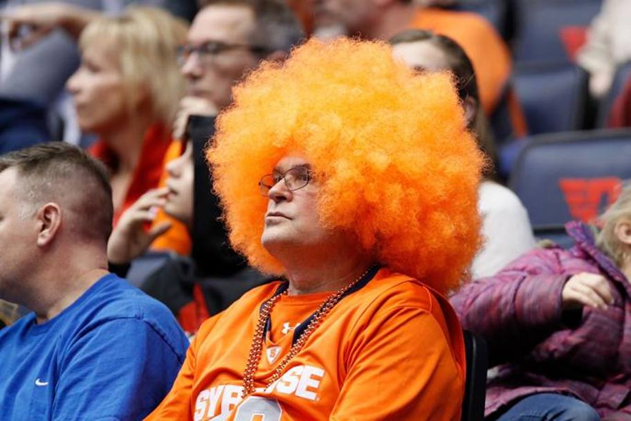 Mentre i fan dei Syracuse Orange hanno preso alla lettera l&#39;indicazione di vestire i colori della propria squadra. Afp
